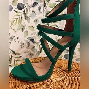 Shoe Republic LA Size: 7.5 Teal Open Toe Stiletto